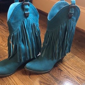 Ladies fringed boots
